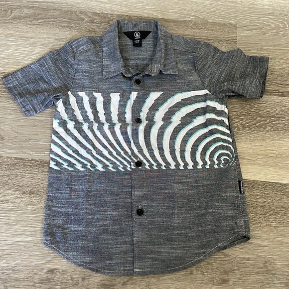 Volcom Other - GUC Volcom Boys Button down short sleeve Size 6
